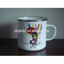 caneca de esmalte durável com decalque dos desenhos animados e alça única